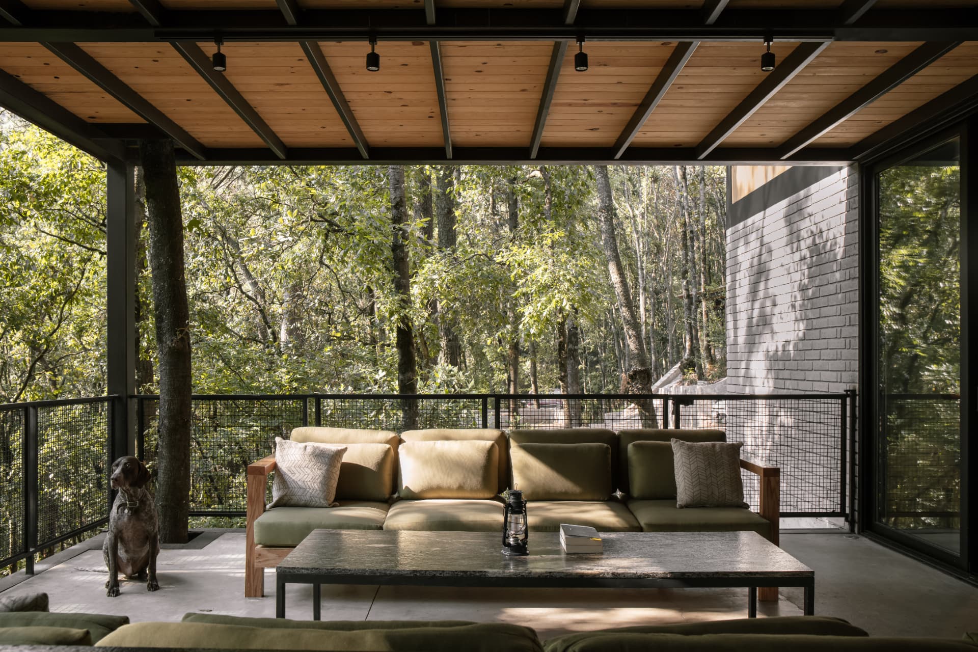 Dormitorio con vista al bosque